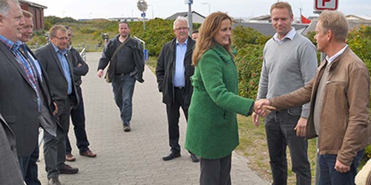 Transportministeren besøgte Hirtshals for at se på havnens udvikling.  foto:  Transportministeren Pia Olsen Dyhr besøger Hirtshals Havn