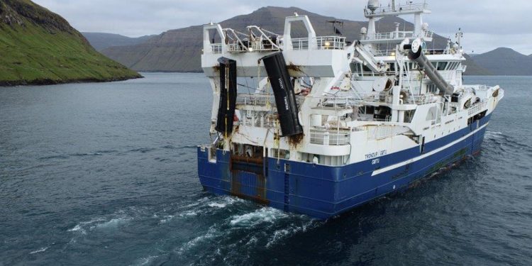 Den pelagiske trawler, Tróndur í Gøtu, har foretaget en flot tur med et trawlfiskeri, med Vónins Twister trawlskovle, efter blåhvilling syd for Færøerne foto: Vonin
