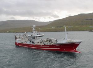 »Tummas T« landede 1100 tons sild, som de har fisket nord for Færøerne.  foto: Kiran J