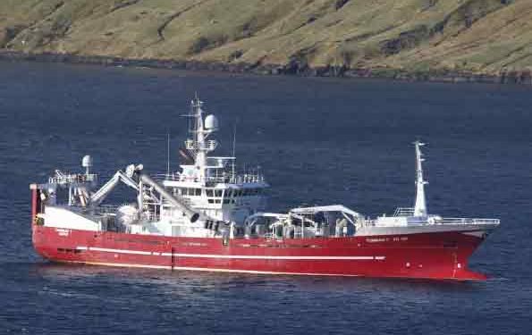 Tummas T landede i ugen en last på 550 tons guldlaks til Varðin Pelagic, som de har fisket under Færøerne. foto: Kiran J
