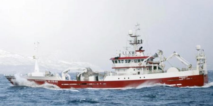 Færøsk trawler med nyt pelagisk trawl.  Foto: Tummas T på fiskeri - KiB