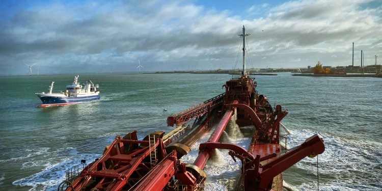 Uddybningen af havneindsejlingen til Thyborøn Havn er nu fuldført. foto: Thyborøn Havn