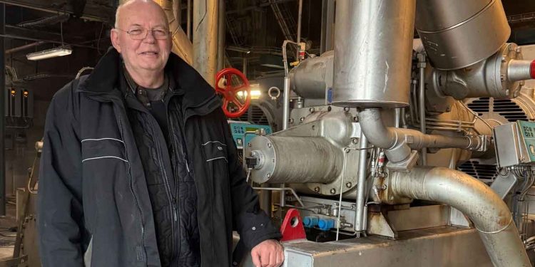 Uffe Nielsen fra Hirtshals Stevedore fortæller, at de nye data om køleanlægget styrker virksomhedens beslutningsgrundlag. foto: Hirtshals Stevedore