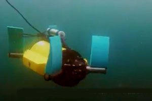 Undervandsrobot »CageReporter« passer Havbruget