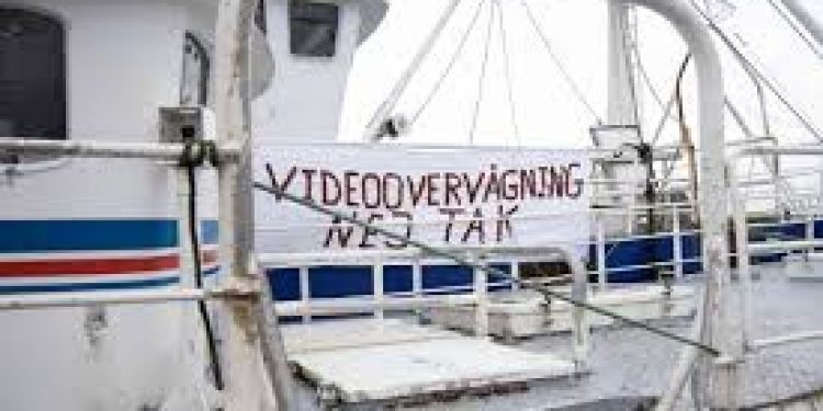 Fiskeriforeningen protesterer mod kameraovervågning med underskriftsindsamling