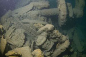 arkivfoto af uskadelige miner fra krigens tid - rustne og uden fare for sine omgivelser - foto: Maritimeearchaeologytrust