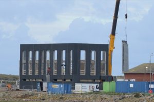 Vattenfalls nye lager og administrationsbygning på Nordhavnen af Hvide Sande Havn - foto: FiskerForum.dk