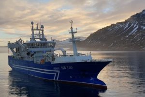 Brim's pelagiske trawler Venus - er kommet til Hampidjan's afdeling i Neskaupstadur
