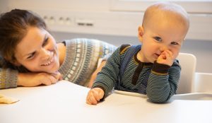 Babyer der får fisk - udviklede sig bedre socialt. foto: Veronica Nagelsen - Havforskningsinstituttet