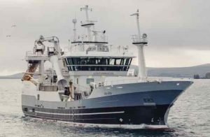 Vesturbúgvin landede i ugen en last på 315 tons guldlaks til Snarfrost i Miðvági, som de har fisket under Færøerne. foto: CG Fiskur.fo