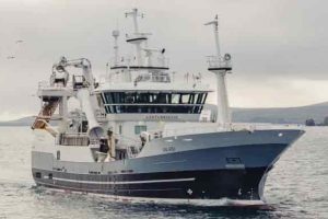 Vesturbúgvin landede i ugen en last på 315 tons guldlaks til Snarfrost i Miðvági, som de har fisket under Færøerne. foto: CG Fiskur.fo