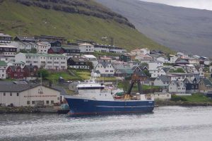 Færøske Vesturleiki og Brestir klar til fiskeri efter makrel.  Foto: Vesturleiki -  Klaksvíkar sleipistøð.