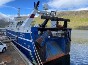 Færøerne: Både trawlere og garnbåde har travlt med hellefisk foto: FS Fiskur.fo