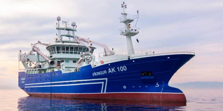 Pæne forekomster af makrel SydØst for Island.  Foto: Vikingur AK 100 - HB Grandi