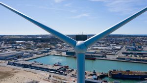 Der er mulighed for at opstille op mod 9 vindmøller på Nordhavnen. foto: Hirtshals Havn.