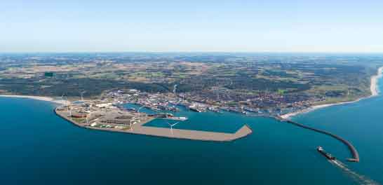 Etape 1 af Nordhavnen omfatter en forlængelse af den ydre vestlige mole med ca. 350 meter samt en tilbagerykning af det østlige molehoved med op til 60 meter.   foto: Hirtshals Havn 