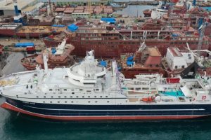 Tyrkisk værft bygger gigantisk fryse- og fabrikstrawler til russisk selskab foto: Tersan Shipyard