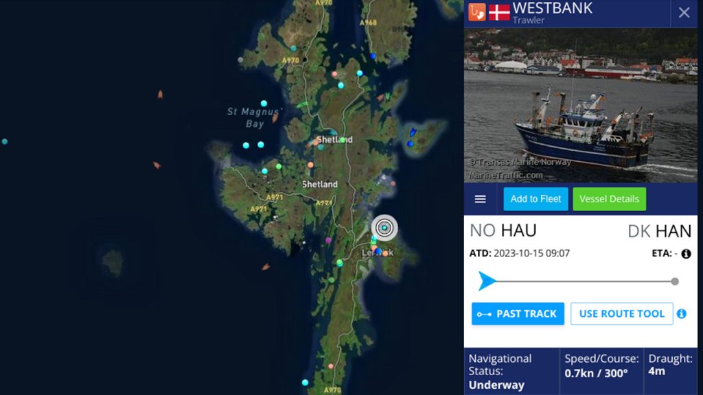 Lige nu sejler den danske trawler tæt på Shetlandsøerne (se kort fra Marinetraffic.com i morges) og umiddelbart ser redningsaktionen ud til at være lykkedes. snapshot Marinetraffic