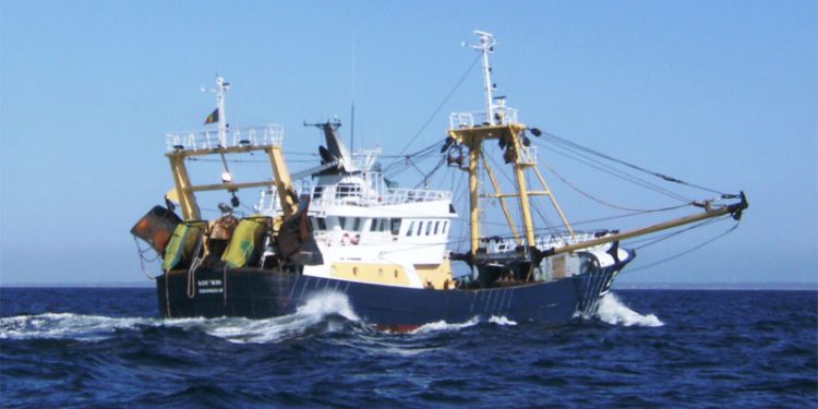 Ødelæggende bomtrawlere skal ud af dansk farvand  Arkivfoto: Z18 »Soetkin« - RCS