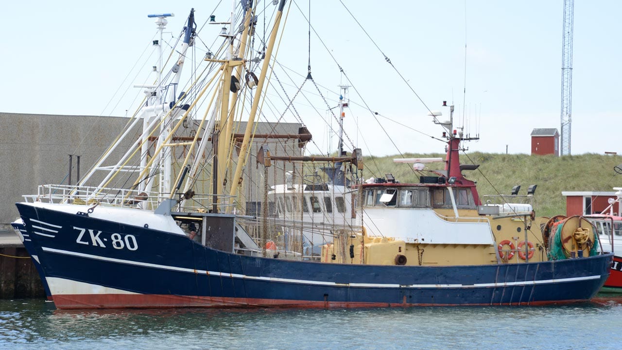Read more about the article Hollandsk bomtrawler dybde-pløjer og bundvender havbunden