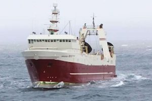 Den færøske trawler Akraberg kom hjem med 900 tons rund-frossen torsk