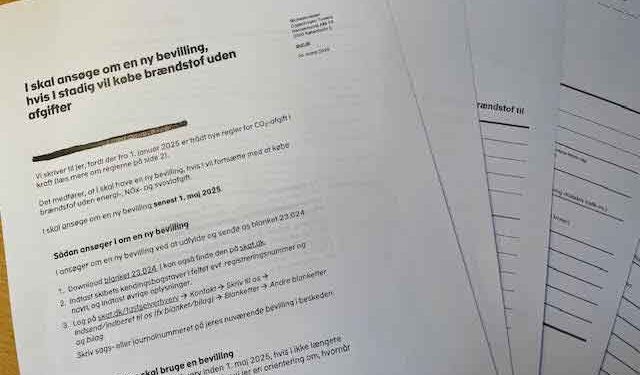 Fiskerne har i månedsvis været gidsler i en politisk slingrekurs, hvor CO2-afgiften på brændstof er blevet justeret, revideret og nu senest delvist rullet tilbage. Skattestyrelsen har netop meddelt, at fiskere, der ønsker at købe afgiftsfrit brændstof, skal ansøge på ny. foto: FiskerForum.dk