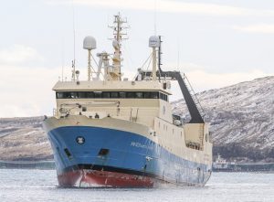 Færøerne: Færøsk trawler rigger om til fiskeri på Flemish Cap foto : Arctic Viking - Sverri Engholm