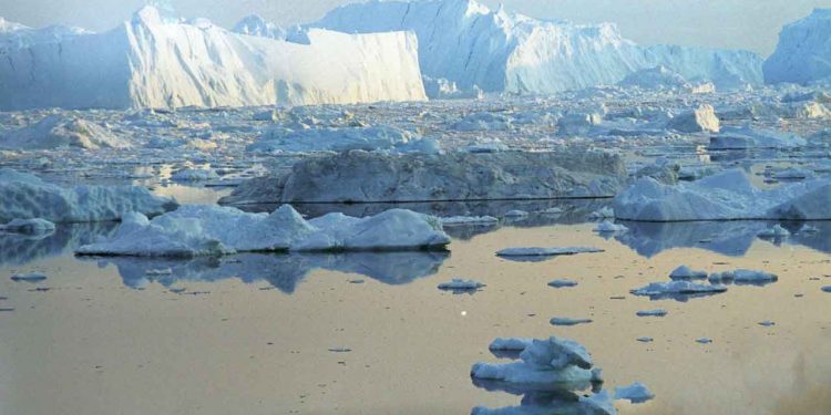 Efter en uges svære forhandlinger har FN besluttet at tage risikoen for, at en afgørende havstrøm kollapser, meget alvorligt. Den næste store klimarapport fra FN’s Klimapanel (IPCC) vil fokusere på, hvor stor faren er for, at AMOC – den havstrøm, der bringer varmt vand til Nordeuropa – svækkes eller helt stopper. wikip