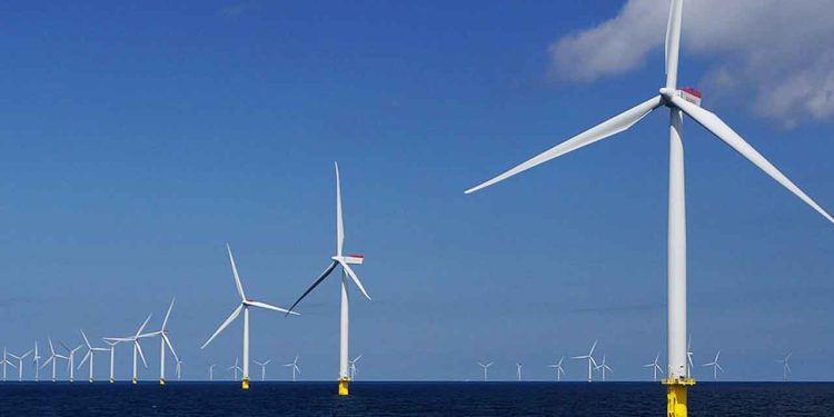 Ny politisk aftale om grøn strøm fra havvindmøller bidrager til et grønnere og mere sikkert Danmark. I en usikker verden skal Danmark og Europa producere mere grøn energi selv. Det baner en bred politisk aftale vejen for med rammerne for nye udbud af havvindmølleparker, der potentielt kan levere strøm til tre millioner husstande. foto: wikip