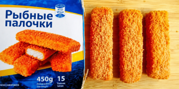 Friske markedstal viser, at EU-landene fortsætter importen af russiske fisk og skaldyr i massiv skala. Alene i 2025 nåede den europæiske import af russiskfangede fisk op på over 200.000 tons med en samlet værdi på svimlende 1,3 milliarder euro (knap 10 milliarder kroner). (Læs the Fishing Daily - [EU member states expand russian seafood imports despite sanctions](https://thefishingdaily.com/latest-news/eu-member-states-expand-russian-seafood-imports-despite-sanctions/)) Rusland pumper især torsk, krabber og enorme mængder Alaska pollock ind på det europæiske marked. Noget lander i de danske supermarkeders kølediske forklædt som fiskefingre, panerede fileter og surimi via snedige omveje og forarbejdningshubs i Kina og Belarus. arkivfoto: FiskerForum.dk