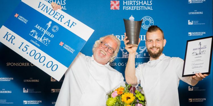 Men debutanter kan man dog mildest talt ikke kalde Christoffer Ramberg og Ejvind Kjeldsen Jensen fra Restaurant Lilleheden, som for Gud ved hvilken gang blev de glade vindere i 2022 af Årets Sild. foto Årets Sild