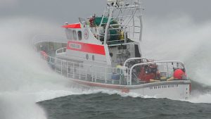 Tyske redningsfolk kommer fiskere til undsætning ud for Øen Sild foto: Pidder Lüng fra List