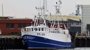 Dramatisk ned-sejling af dansk trawler i Skagerrak arkivfoto