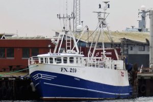 Dramatisk ned-sejling af dansk trawler i Skagerrak arkivfoto