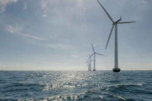 Regeringen har besluttet at aflyse Danmarks hidtil største udbud af havvindmølleparker. I stedet vil man starte et nyt, mindre udbud, hvor der bliver mulighed for statsstøtte. Samtidig investerer regeringen milliarder i et brint-rør, der skal forbinde Vestkysten med Tyskland. foto: Energistyrelsen