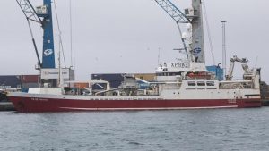 I Denmark landede **Hoyvík** en last på 1.500 tons makrel til FF Skagen, som de har partrawlet med **Ran**, som Thor købte tidligere i sommers. foto: Sverri Egholm