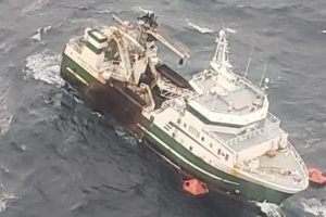 Danskbygget fiskefartøj brandt og sunket i området Georg’s Banks sydvest for Nova Scotia - foto: Atlantic Destiny - JRCC