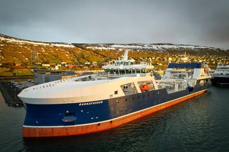 Read more about the article Bakkafrost’s hybride brøndbåd »Bakkafossur« på 109 meter – er landet på Færøerne