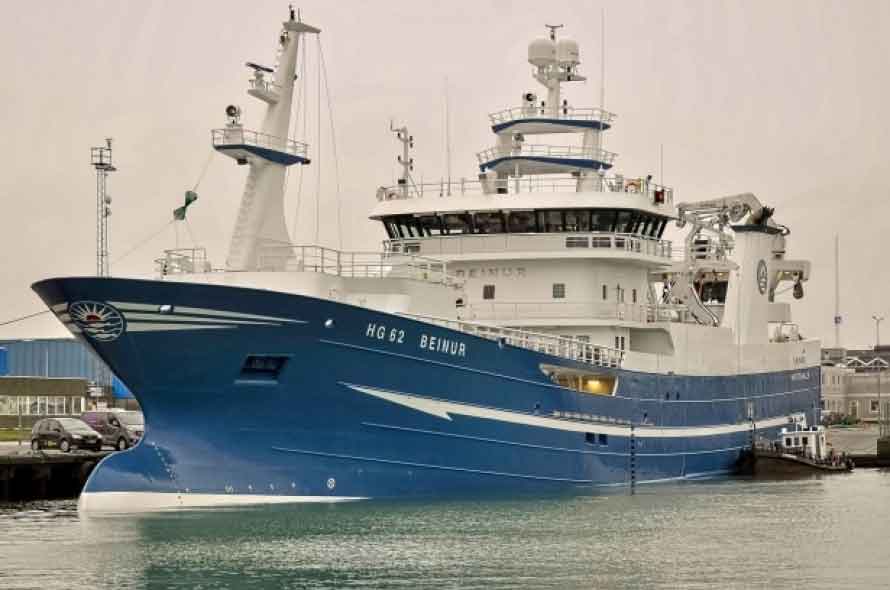 Read more about the article Færøerne: Danske »Beinur« lander 2.400 tons blåhvilling på Færøerne