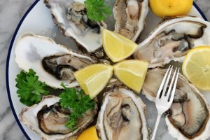 Er du klar til at lade dine smagsløg forkæles af de friskeste fisk og skaldyr? Seafood Festival 2025 er lige om hjørnet, og det bliver et arrangement, du ikke vil gå glip af! Efter den imponerende succes med første udgave er festivalen klar til at byde velkommen til endnu en uforglemmelig smagsoplevelse i maj 2025, hvor både gæster og restauratører vil være med til at skabe en stemning, der får foråret og sommeren til at føles endnu mere magisk. foto: Seafood Festival