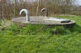 Påbud til lodsejere om pesticider ved drikkevandsboringer burde være kommet langt tidligere. For selv om problemet starter i undergrunden, kan konsekvenserne i sidste ende ramme vandmiljøet og fiskeriet. arkivfoto