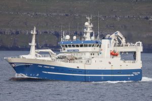 I Tvøroyri landede **Finnur Fríði** i sidste uge 200 tons makrel, som de har fisket lidt nord for Færøerne.