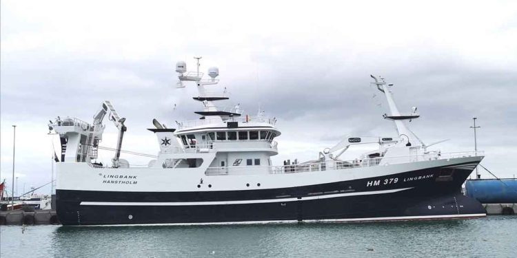 En æra er slut i Hanstholm. Havnens største fiskefartøj, HM 379 »Lingbank«, er blevet solgt til Esbjerg-rederiet Cattleya A/S. Med salget mister Hanstholm ikke bare et ikonisk skib, men også vigtige fiskekvoter og et livsværk, der gennem 45 år har haft stor betydning for både by og havn. arkivfoto FiskerForum.dk