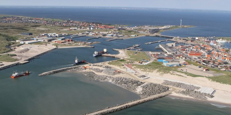 Esbjerg Havn snupper nyt Europæisk lager til Vindmøller fra Hvide Sande Havn. foto: Hvide Sande Havn