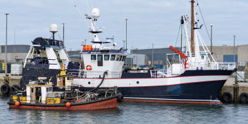 Fiskerne vil på havet og holde hjulene i gang, men når dieselprisen stiger hurtigere end værdien af fangsten, bliver regnestykket stadig vanskeligere. foto: illustration Fiskerforum.dk AI