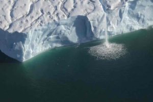 Isbreen Austfonna på Svalbard. (Foto: Samuel M. Llobet / Norsk Polarinstitutt)