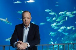 Direktør for Den Blå planet, Jon Diderichsen forklarer, at alle typer forurening og slam i vandet har stor betydning for fiskenes og dyrenes velfærd.