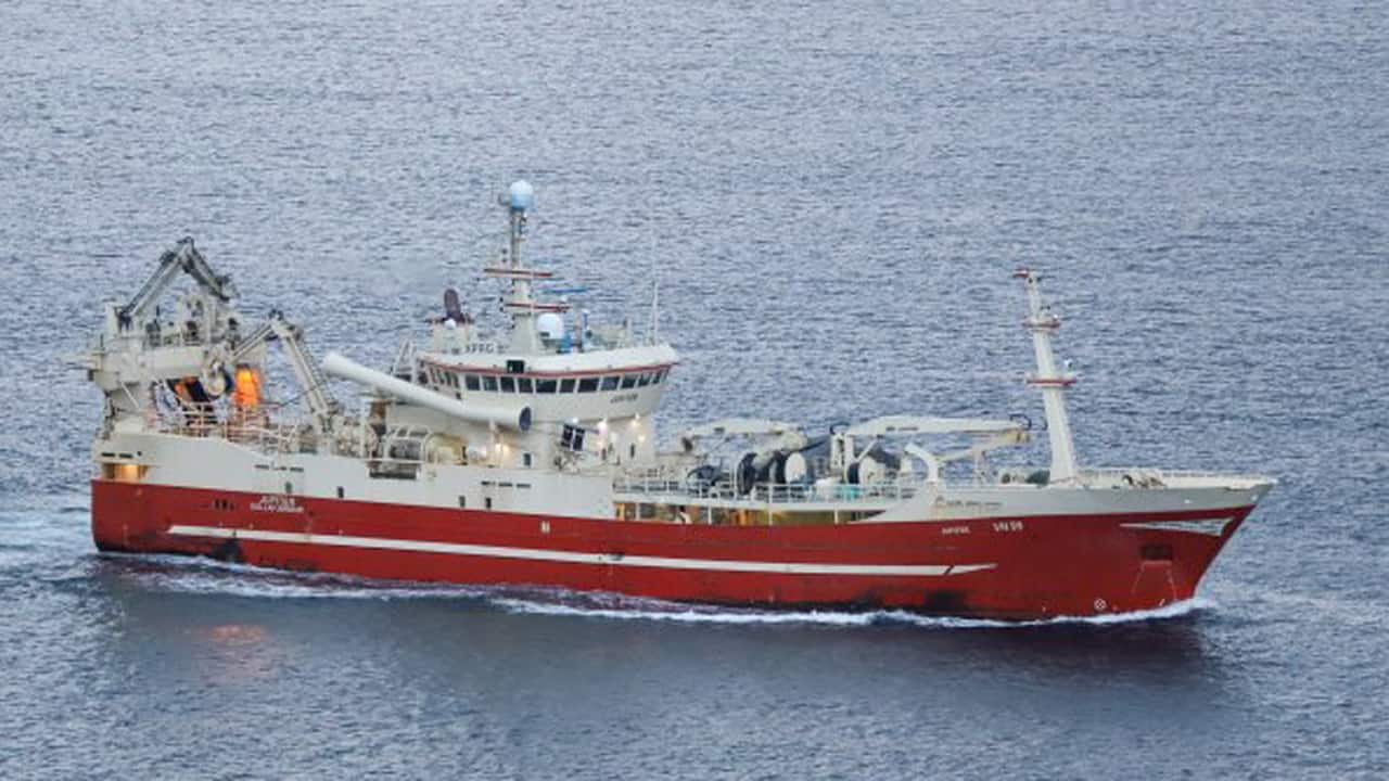 Read more about the article Færøerne: Landinger af både sild og makrel samt rundfrossen fisk til Fuglefjord