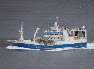 På Vestmanna ankom trawleren **Katrin Jóhanna** og landede i ugens løb en last på 1.300 tons sild - foto: Kiran J