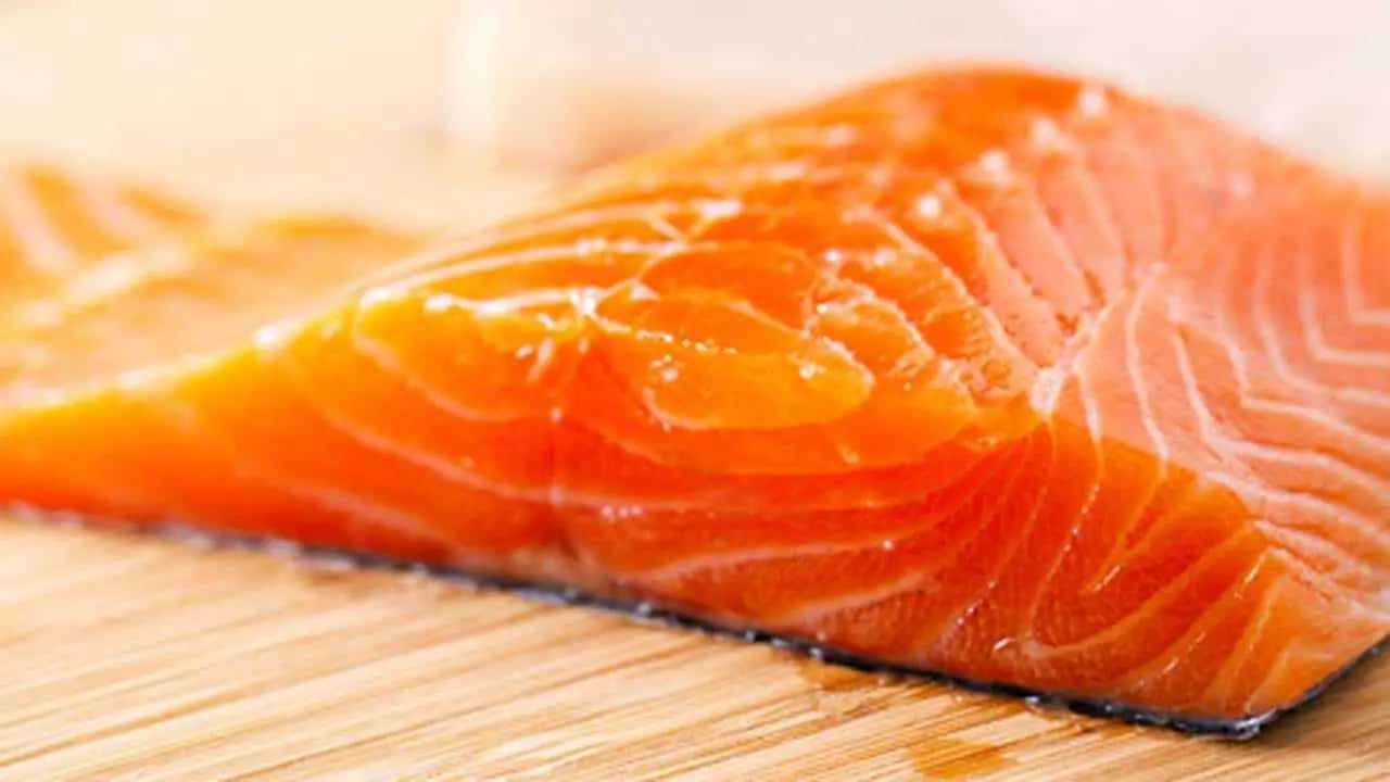 Read more about the article Vælg opdrættet laks og ørred, hvis du vil spise fisk med lavt dioxin-indhold